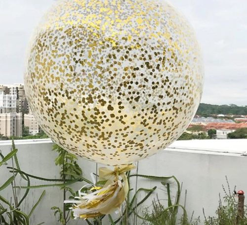 Óriás méretű arany konfettis lufi készletről