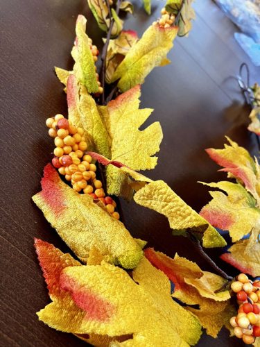 Őszi Dekorációs Ág Levelekkel és Bogyókkal 