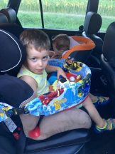   Játszó és étkező tálca gyerekeknek autóba, babakocsihoz- Autós tálca-Készletről azonnal