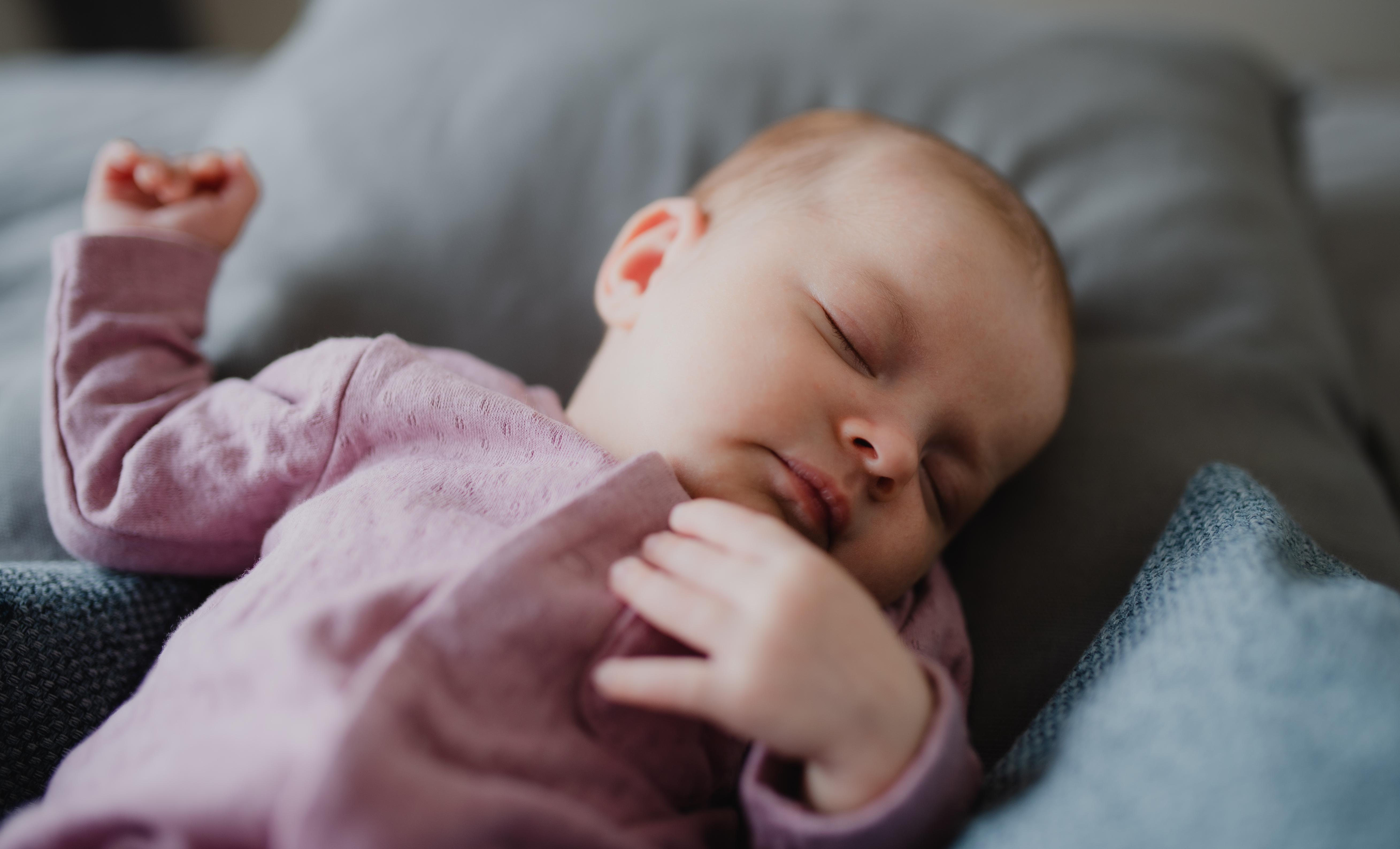 Mérföldkő a baba alvás fejlődésében